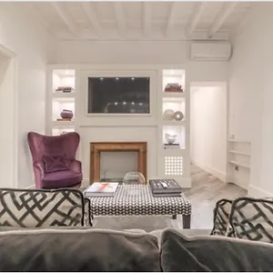 https://reale-luxury-home.it-romehotels.com