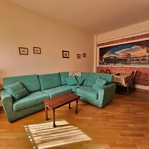 https://edel-house-ostia.it-romehotels.com